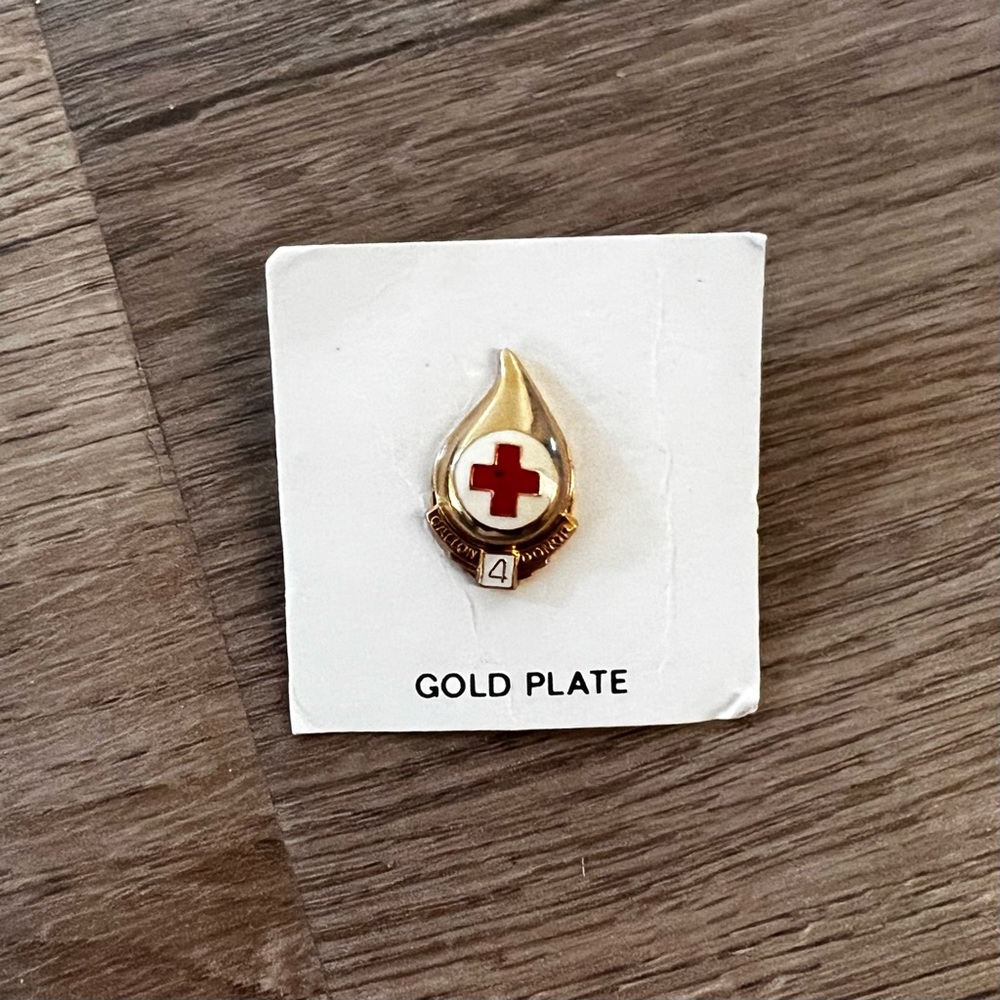 Vintage American Red Cross ARC 4 Gallon Blood Donor Lapel Hat‎ Pin Gold Plated